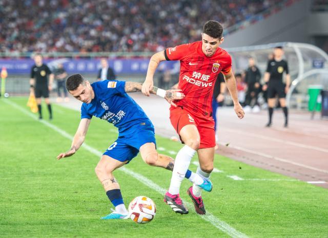 开云-爱游戏-连遇劲敌顶不住了？ 三镇卫冕首战遭开门黑+伤了仨