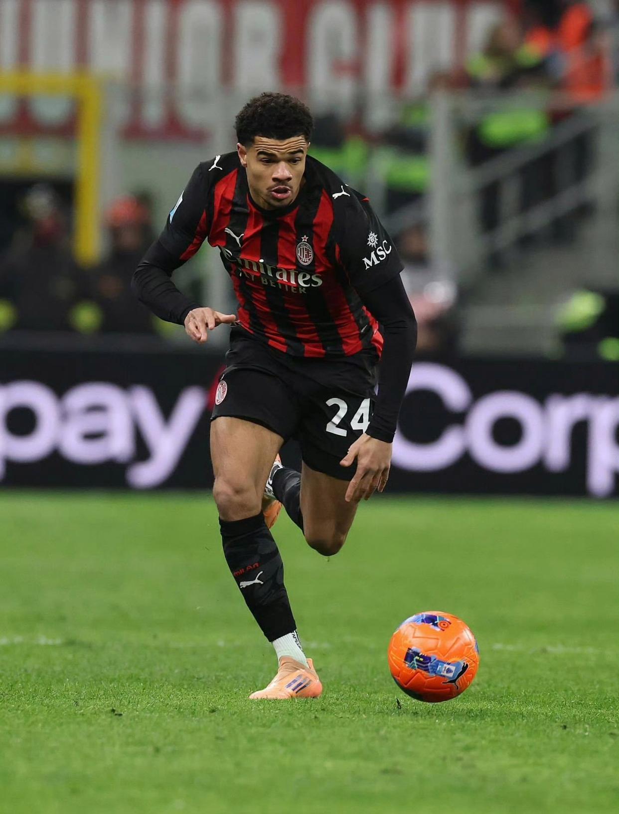 开云-爱游戏-老当益壮！米兰25场伤退23人次，40岁魔笛出勤率前3不在其中