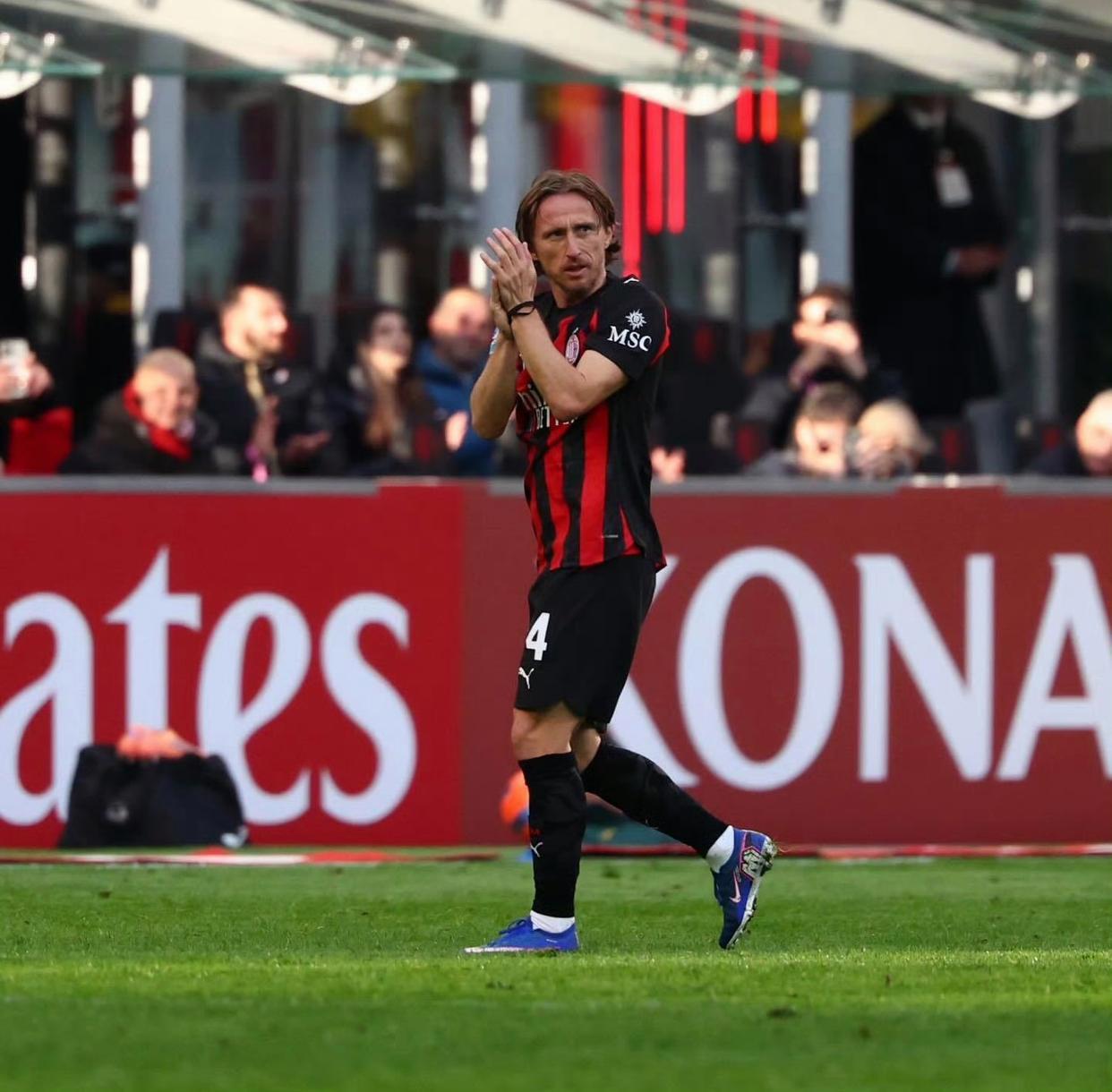 开云-爱游戏-老当益壮！米兰25场伤退23人次，40岁魔笛出勤率前3不在其中