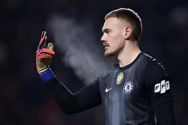 Kaiyun Sports-开云体育-不走运！蓝军二门欧冠半场伤退 新帅本欲重点培养他