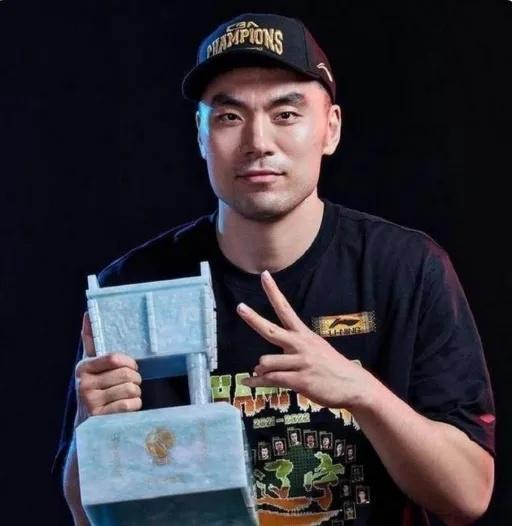 辽篮官方致谢:李晓旭一人一城生涯落幕 感谢将整个生涯献给辽宁